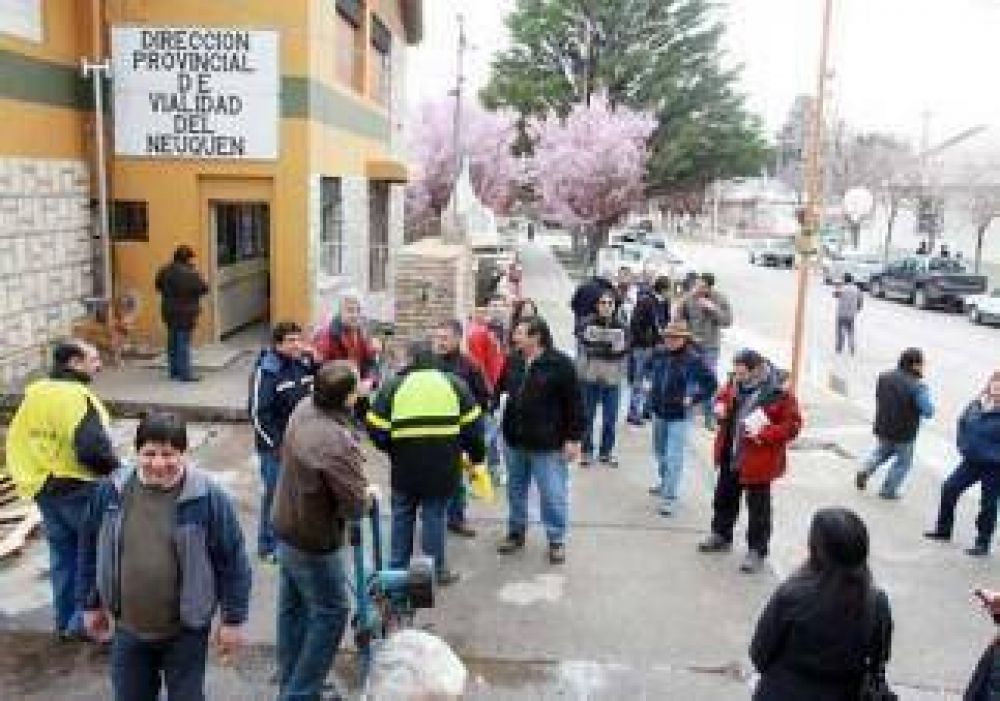 Viales amenazan cortar paso en Zapala 