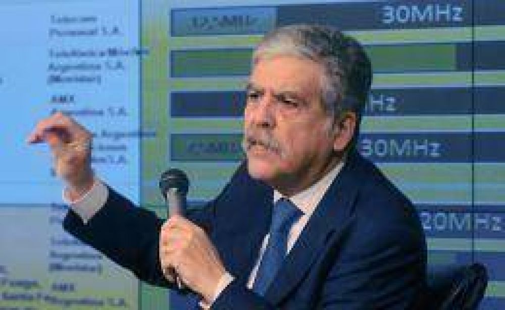 Gobierno anul� licitaci�n y estatiza frecuencias de telefon�a m�vil