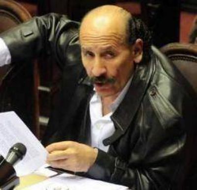 Con duras cr�ticas, Yoma le sigue marcando la cancha al kirchnerismo