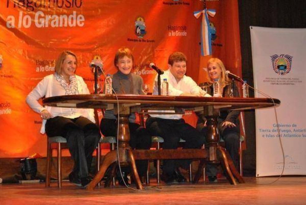 R�os afirm� que �las necesidades sociales no tienen ideolog�a�