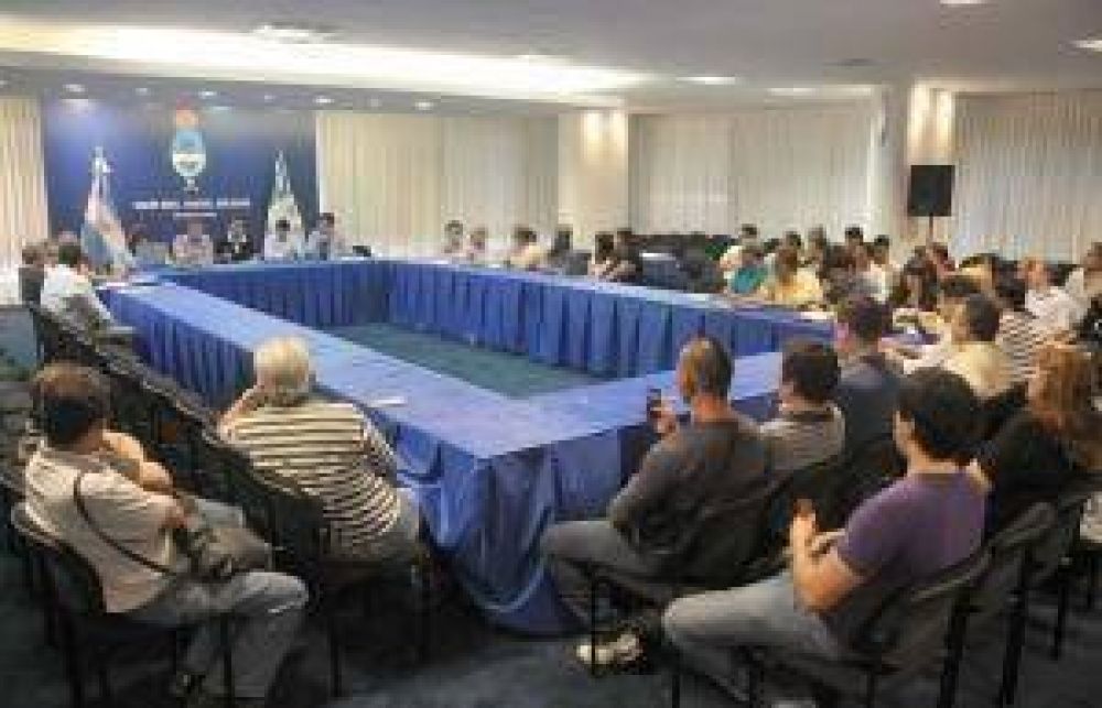 Capitanich: "Se buscar� aplicar una pol�tica salarial basada en un componente fijo y uno variable".