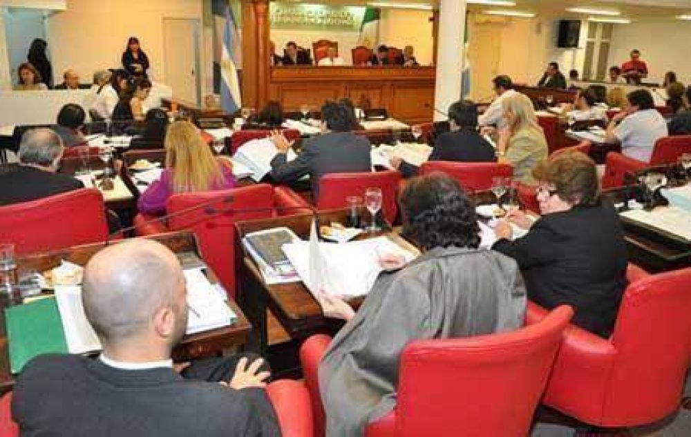 Propone llevar a la justicia la investigaci�n por sobreprecios