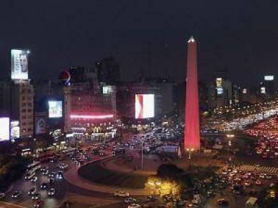 El Obelisco, iluminado de rojo por la salud cardiovascular