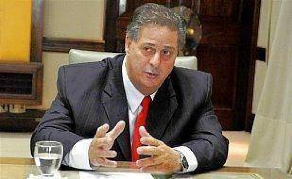 Collia asegur� que la atenci�n en hospitales provinciales es �normal�