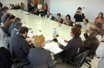 La disponibilidad es historia, la puja es por "el relato"