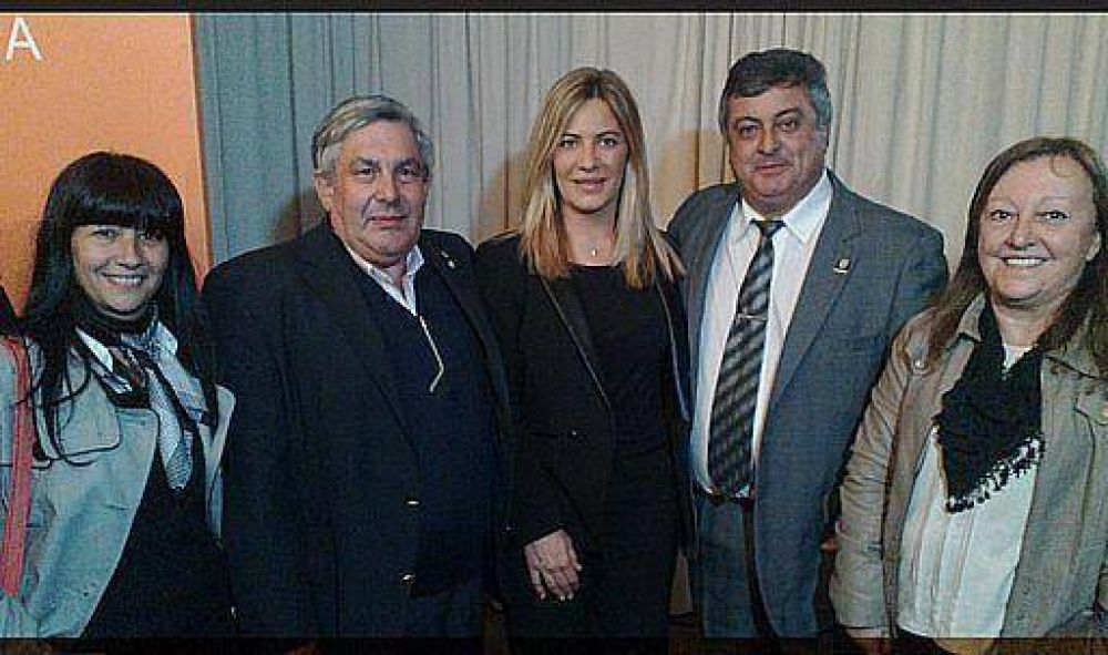 Carlos Selva viaj� para reunirse con Scioli y estuvo con la directora general de Cultura y Educaci�n