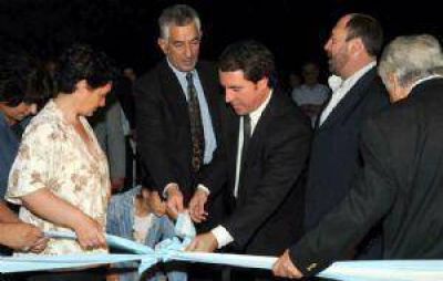 Rodr�guez Sa� cort� cintas en San Carlos y dijo que har� m�s obras en Mendoza