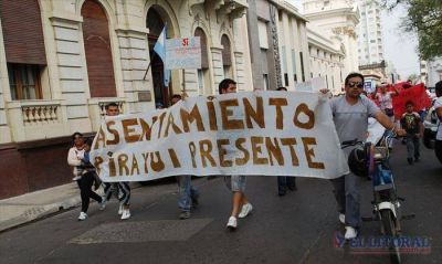 Okupas independientes marcharon a la Casa de Gobierno y pidieron audiencias