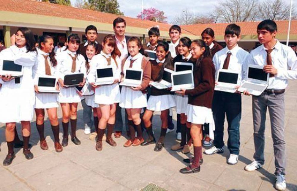 El Gobierno inform� que el 80% de docentes y alumnos salte�os cuenta con su netbook