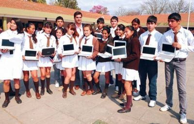 El Gobierno inform� que el 80% de docentes y alumnos salte�os cuenta con su netbook