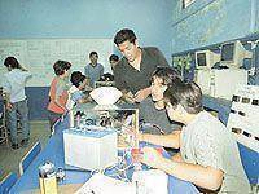 Santiague�os podr�n acceder a becas de educaci�n t�cnica.