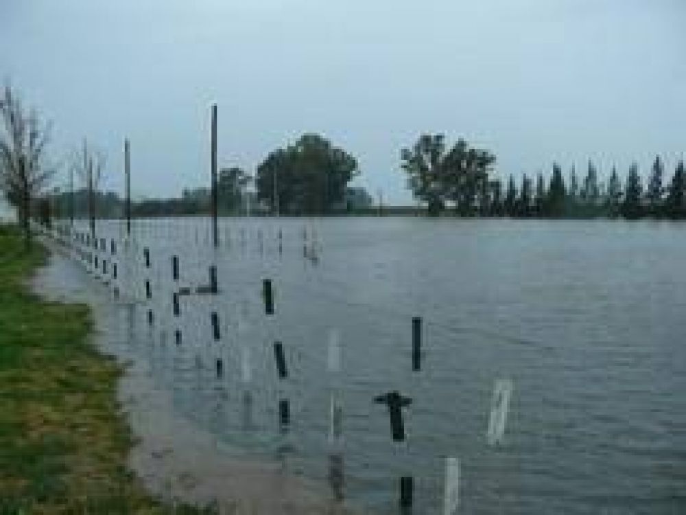 Inundaciones: Evacuados y complicaciones en Saladillo