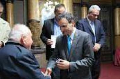 La Plata: Bruera reconoci� a personalidades de m�s de treinta colectividades