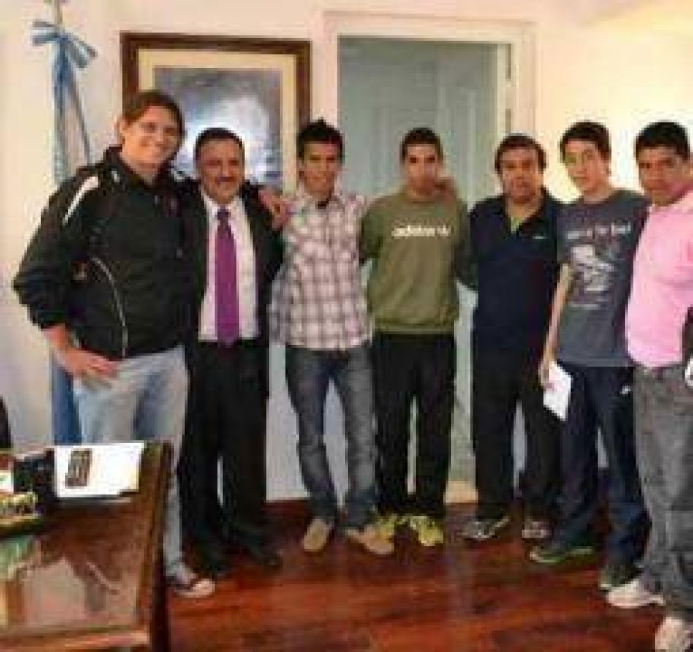 Apoyo municipal a deportista que competir�n a nivel internacional