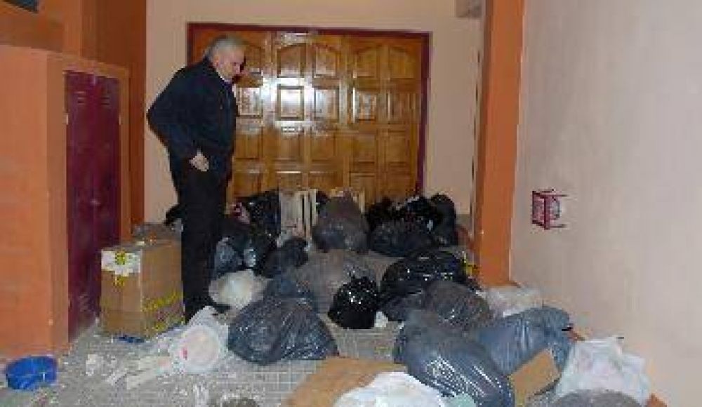 Plottier: violenta protesta en casa de funcionarios