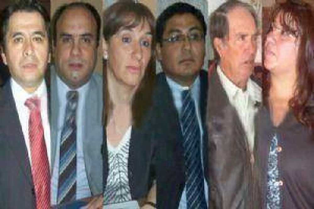 Concejales intiman a Hugo �vila a que respete la Carta Org�nica municipal