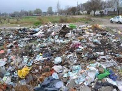 Otro basural clandestino empobrece la costa del R�o V