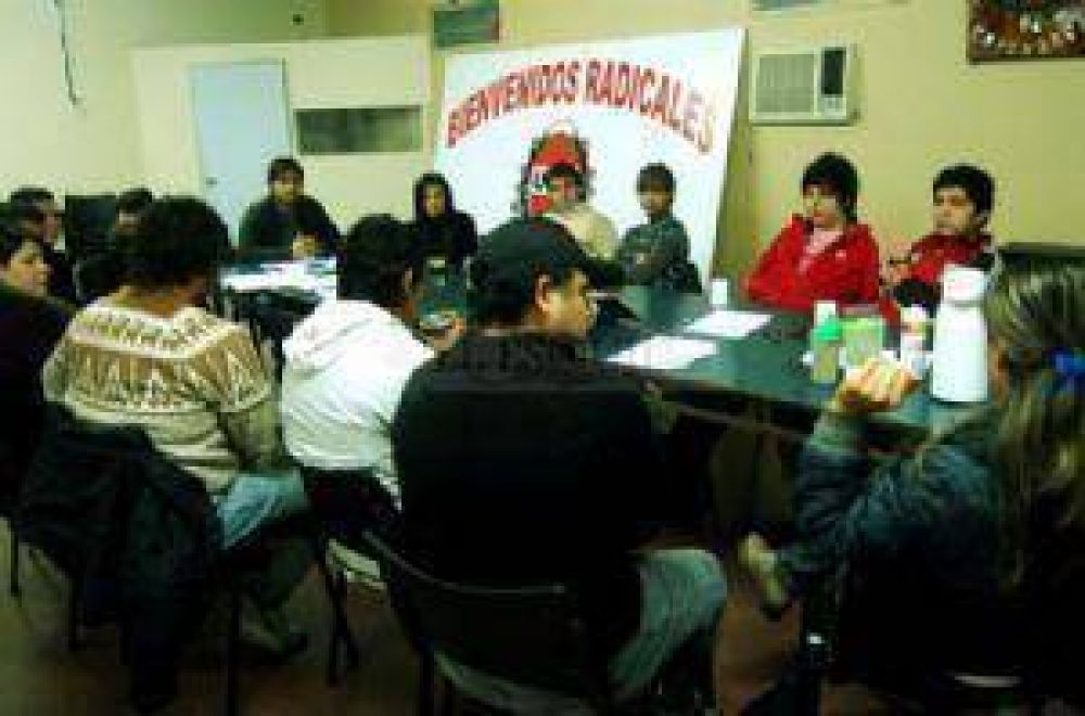Afirman que Oscar Castillo busca �desgastar� la l�nea de Brizuela