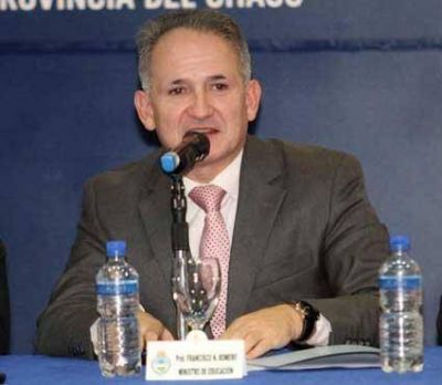 Mientras un grupito protesta todos los docentes percibieron el aumento salarial, afirma Romero