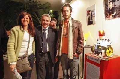 Se inaugur� la expo �Educando a trav�s del arte� en el HCD de Tigre