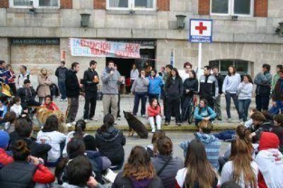 Estudiantes del profesorado de Educaci�n F�sica retomaron las clases, pero el lunes marchar�n al Consejo Escolar