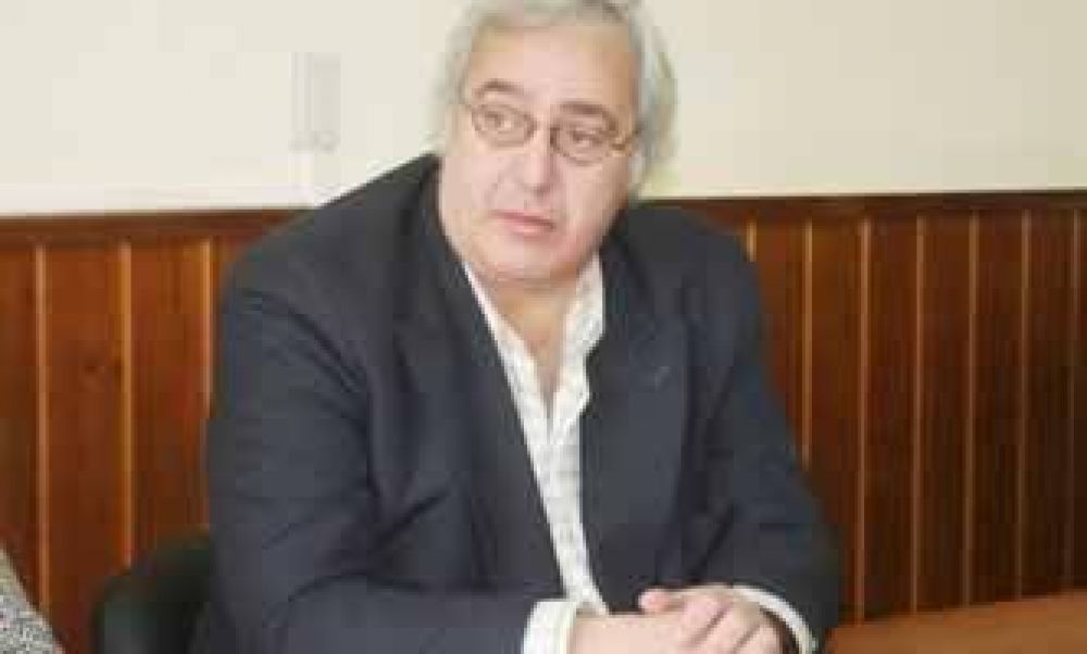Betel�: �los muchachos se est�n peleando por plata�