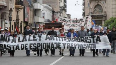 Sectores sociales y pol�ticos movilizaron contra el supuesto espionaje del gobierno