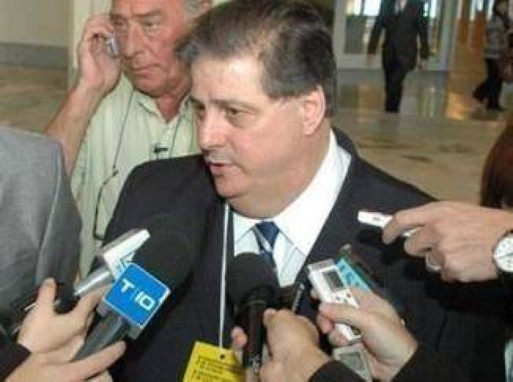 Provincia niega falta de insumos en hospitales bonaerenses