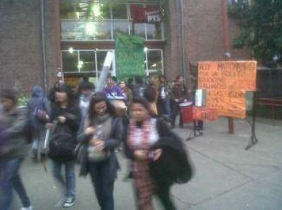 Marcha de terciarios por obras de infraestructura y el boleto educativo