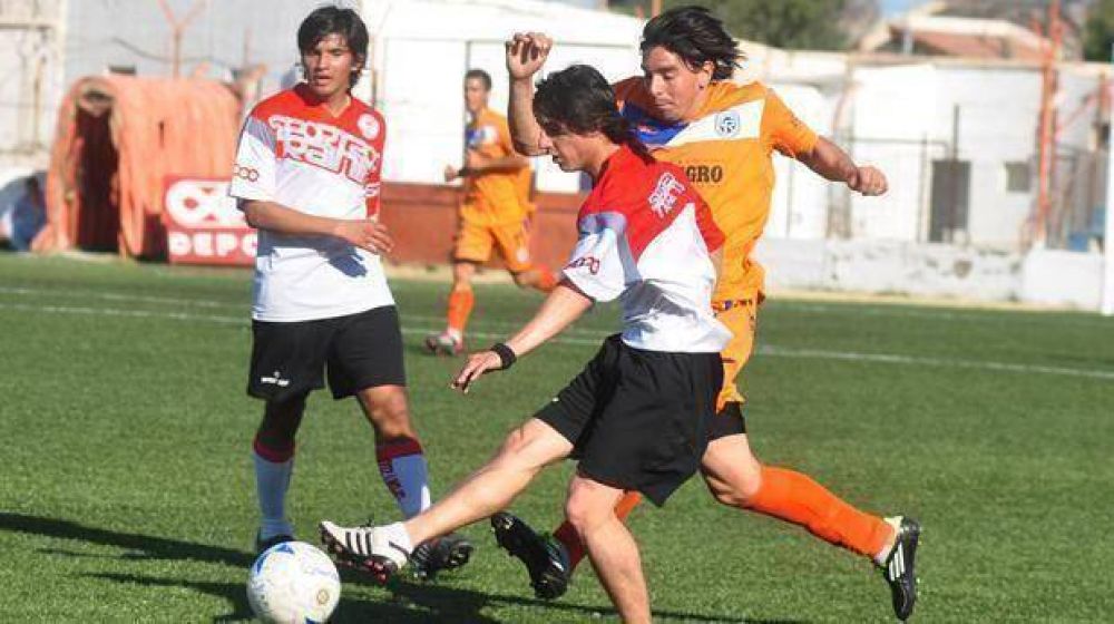 Hurac�n cay� en dos amistosos ayer frente al Deportivo Roca
