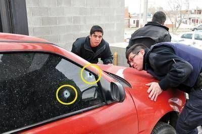 Joven con dos impactos de bala cuando iba en un autom�vil