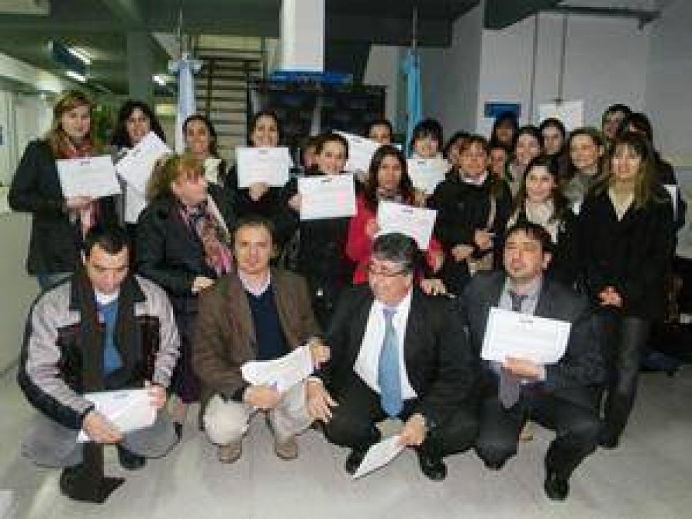 Entrega de certificados del curso 'Educaci�n Fiscal y Convivencia Democr�tica' 