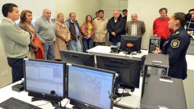 Legisladores se interesan por el funcionamiento del 911