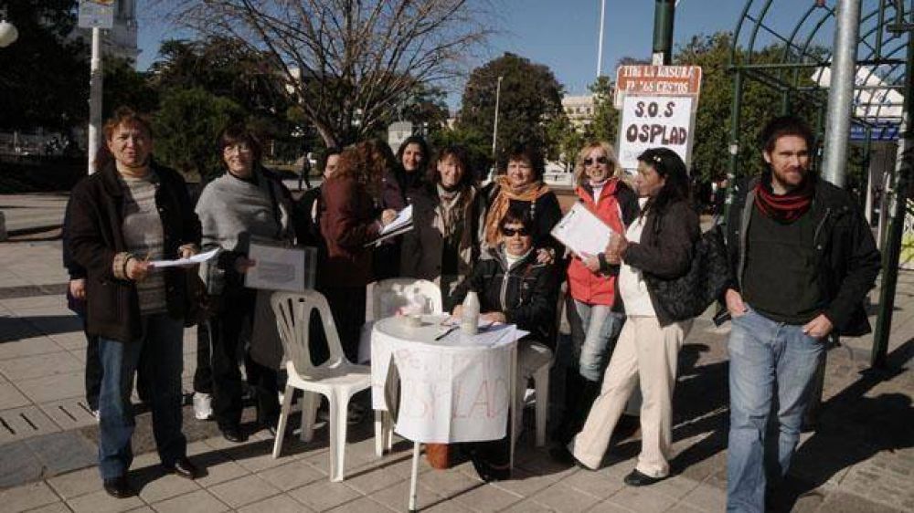 Los maestros, con atenci�n m�dica en cuentagotas