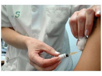 �Hay que vacunarse contra la gripe, aunque sea en agosto�