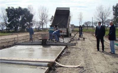Se comenz� con el pavimento en el Sector Industrial Planificado