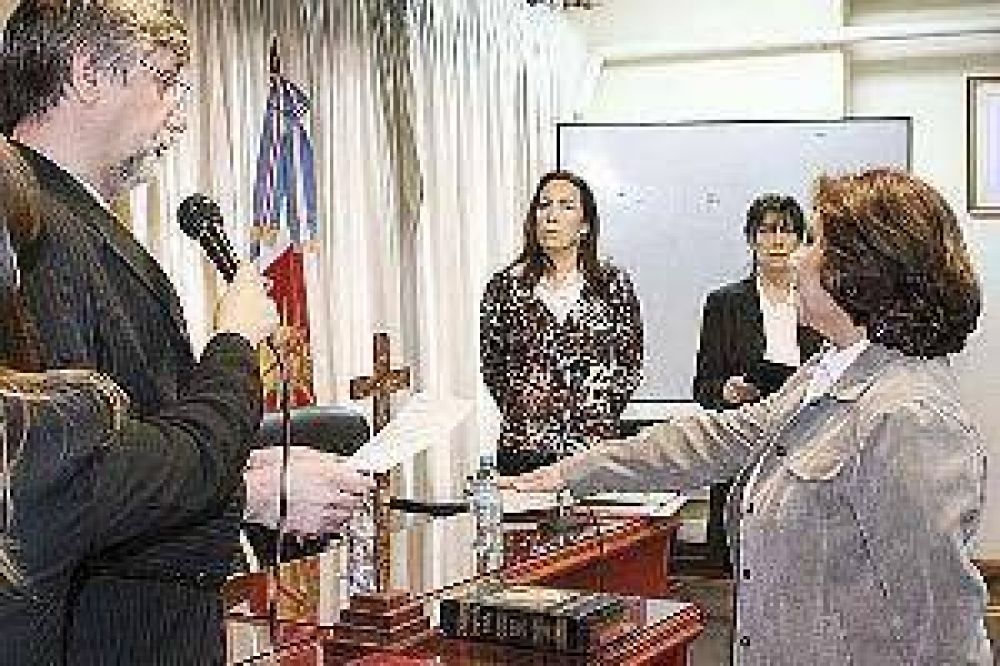 En el Superior Tribunal de Justicia juraron funcionaria judicial y dos procuradores