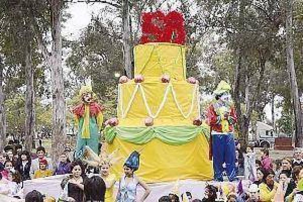 Las Termas de R�o Hondo disfrut� de una colorida fiesta por su 58� aniversario