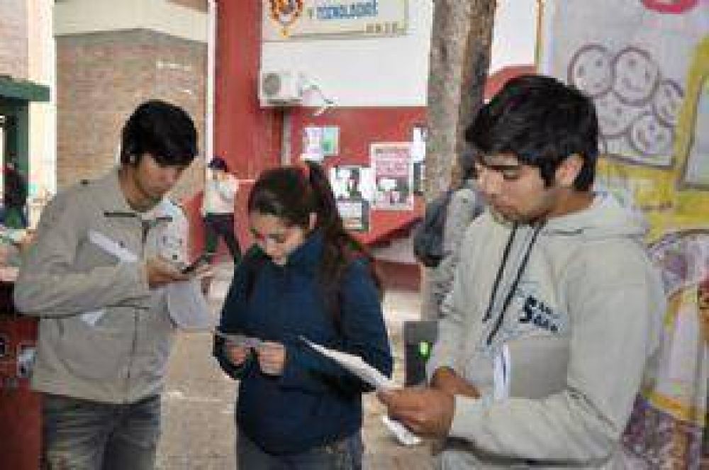 Posturas antag�nicas por el proyecto de sufragio juvenil