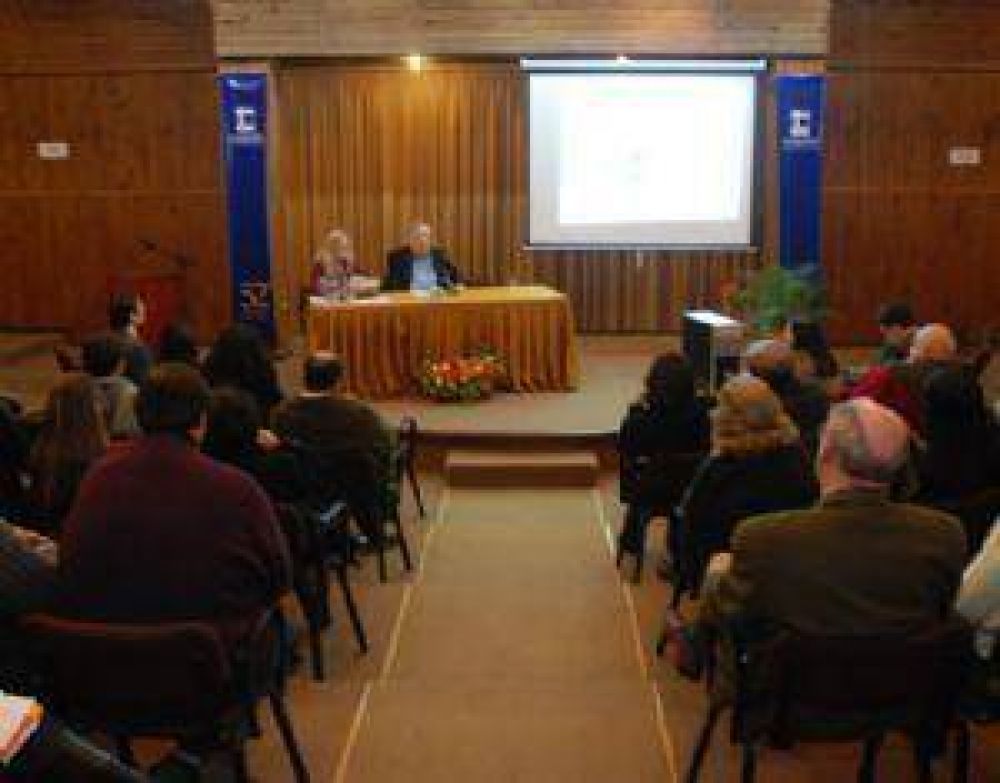 Investigadores del pa�s se re�nen en la UCSE