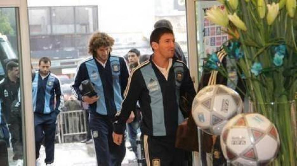 Fr�o y lluvia recibieron en C�rdoba a la Selecci�n