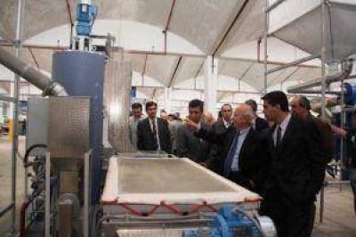 Con la inauguraci�n de un f�brica se puso en marcha el parque industrial de Barranqueras