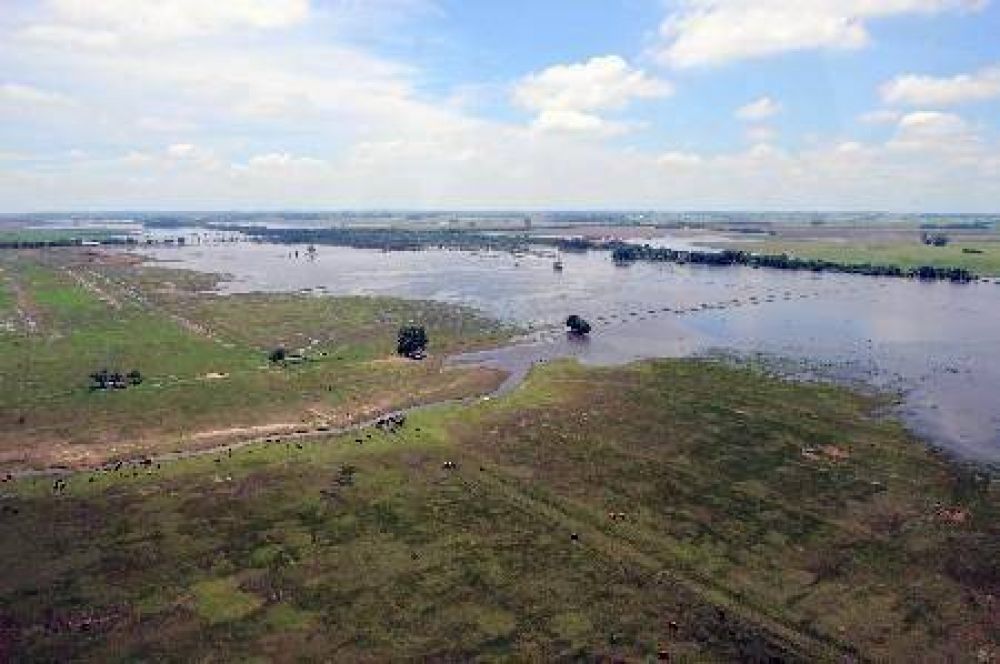 El 80 por ciento de Pehuaj� se encuentra bajo agua