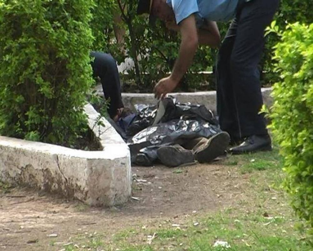  Trabajan sobre dos pistas para esclarecer la muerte del hombre que fue encontrado sin vida en una plazoleta