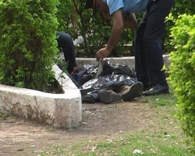  Trabajan sobre dos pistas para esclarecer la muerte del hombre que fue encontrado sin vida en una plazoleta