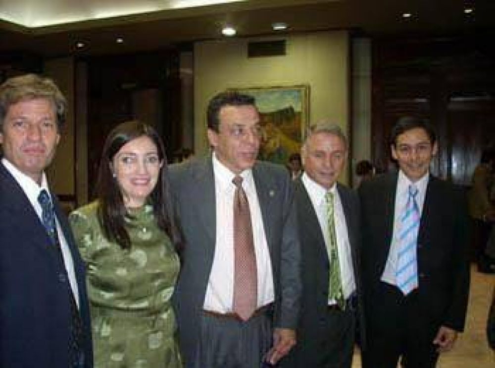 Reuni�n en La Plata Apoyo provincial para la obra p�blica Zarate�a
