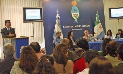 Capitanich: "Tenemos la meta de analfabetismo cero para 2015"