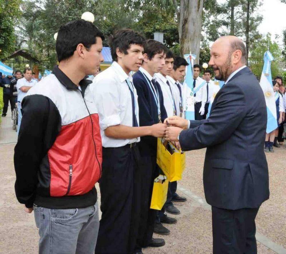 Insfr�n comparti� festejos con la comunidad de Villa Escolar que celebr� su cumplea�os 78