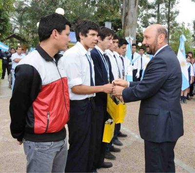 Insfr�n comparti� festejos con la comunidad de Villa Escolar que celebr� su cumplea�os 78