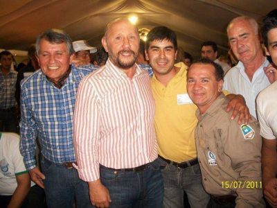 Carlos Sotelo saluda a los agricultores en su d�a